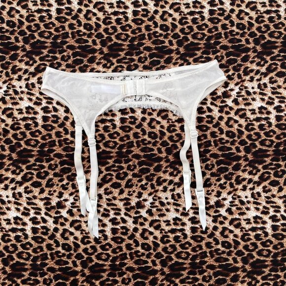 pearl white lace garter belt - Picture 3 of 5